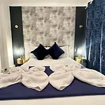 Central London Three Bedroom Apartment