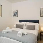 Luxury 2 Bed 2 Bath Cntrl London