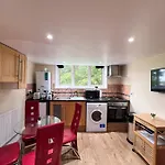 Lovely Split Level One Bedroom Apartment - Finchley Road