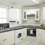 Private Double Room Shared Bathroom Near City Centre