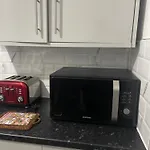 Newly Decorated 2 Bedroom Flat In South East London