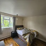 Newly Decorated 2 Bedroom Flat In South East London