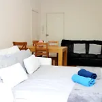 Large Garden Apartment On Golders Green High Road