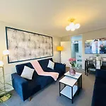 K Paddington 3 Bedroom Apartment Renovated Recently