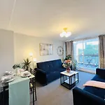 K Paddington 3 Bedroom Apartment Renovated Recently