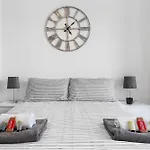 Spacious 7 Bed- High Street Location