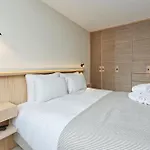 Luxury Designer Flat In Putney By Underthedoormat