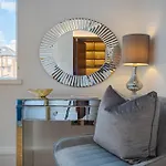 Modern Knightsbridge Apartment With Balcony Overlooking Harrods Prime Location
