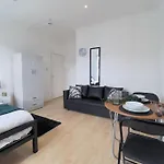 S5 Full Studio In Central Kilburn London With Kitchen Zone 2