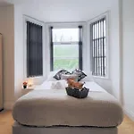 S3 Full Studio In Central Kilburn With Kitchen London Zone 2
