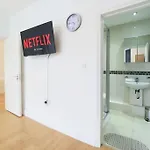 S3 Full Studio In Central Kilburn With Kitchen London Zone 2