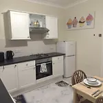 Budget 2 Bedroom Apartment Close To Hyde Park