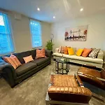 Private 1 Bed Flat In Chelsea