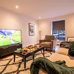 Old Spacious 2 Bedroom Flat With Pool Table Opposite Green Park 7