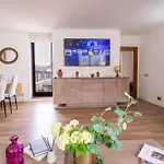 Spacious 2-Bedroom Apartment In Piccadilly 6100P