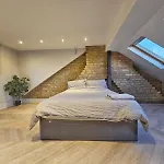 Contemporary 3 Bed House With Spacious Garden Close To Stratford & Canary Wharf