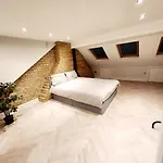 Contemporary 3 Bed House With Spacious Garden Close To Stratford & Canary Wharf