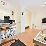 The Perfect Queensway Studio Apartment