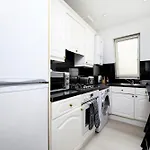 Wonderful 2Br Flat On Richmond Street