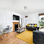 Wonderful 2Br Flat On Richmond Street
