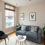Chic 2-Bedroom Apartment On The Kings Road, Chelsea