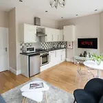 Chic 2-Bedroom Apartment On The Kings Road, Chelsea