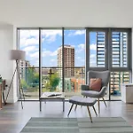 Canal-Side 2Bedroom With Balcony - 5Min To Canary Wharf