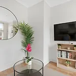 Family Friendly - Stylish Kentish Town