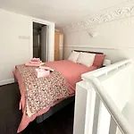 Flat In The Center Of London