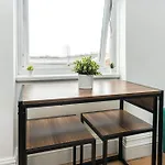 Queensmaryhospital-Queensmaryuniversity-Convenient-Cosy