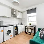 Queensmaryhospital-Queensmaryuniversity-Convenient-Cosy