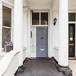 Modern Top-Floor Victorian Charm In Kensington
