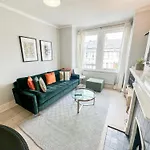 Stylish 1-Bed Flat In Willesden With Private Patio