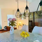 2 Bedroom House With Garden By Notting Hill