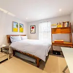 Luxurious & Modern 2 Bedroom Notting Hill Townhouse