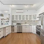 Modern Flat For 8 Guests