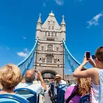 New Private Studio Apartment London 6