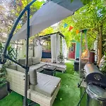 Double Room W/Projector & Garden Hot Tub