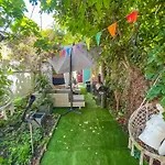 Double Room W/Projector & Garden Hot Tub