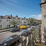 Charming 3Bedroom Apartment In London
