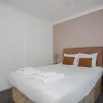 1 Bedroom Apartment On The Riverbank Near St Paul\'S