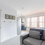 Spacious 2 Bedroom Retreat In East Dulwich