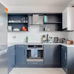 Spacious 2 Bedroom Retreat In East Dulwich