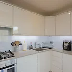 Newly Renovated 3 Bedroom Apartment In North West London