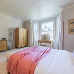 Homely 2 Bedroom Victorian Apartment In Hampstead