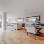 Gorgeous 3 Bedroom Flat In Vauxhall With City Views