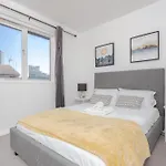 Lovely 4 Bedroom House With Garden Near Waterloo
