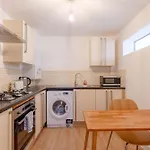 2Bd Apt East London Sleeps 7!