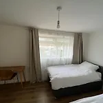 2Bd Apt East London Sleeps 7!