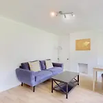 Lovely 2 Bed With Balcony Near East Putney Station